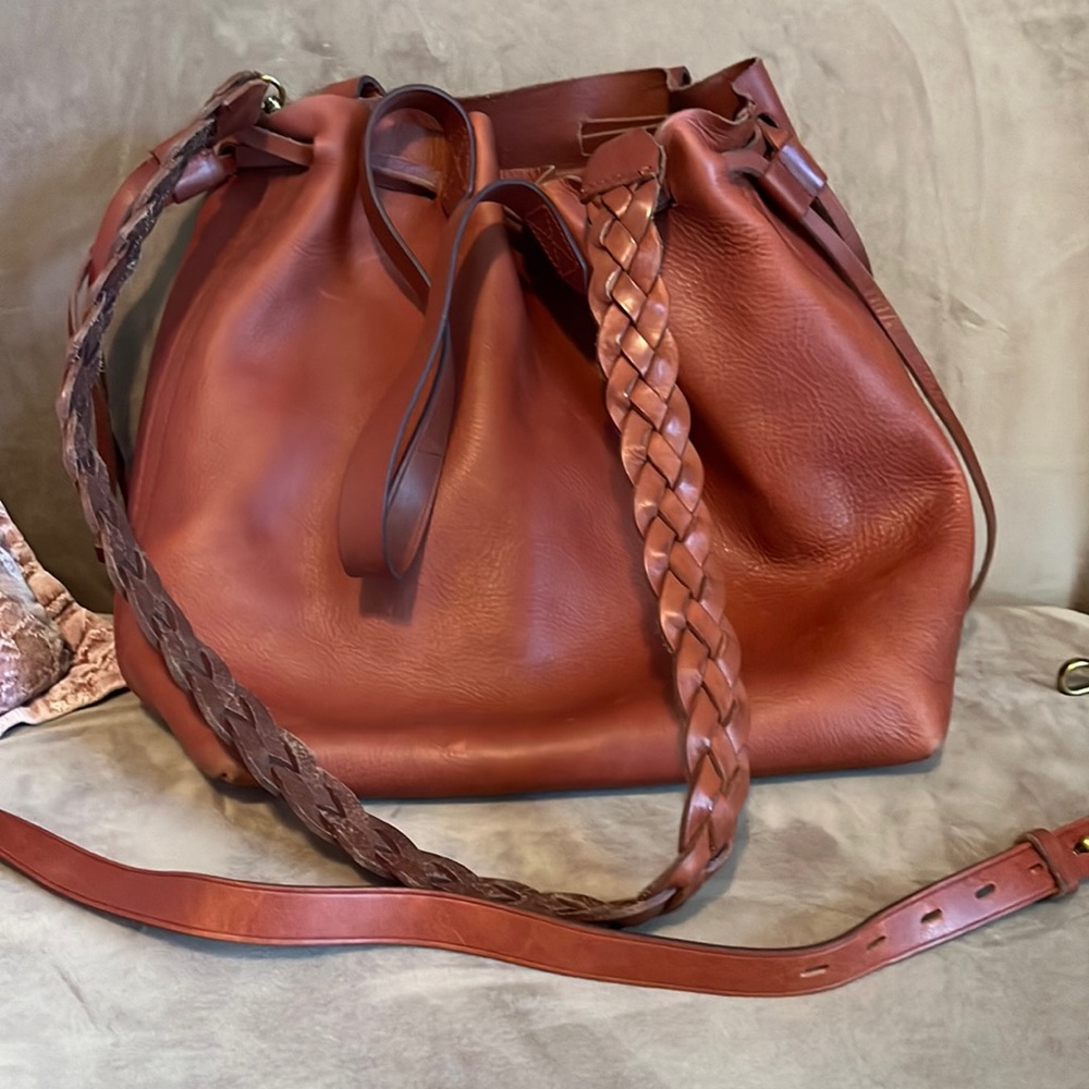 Madewell Medium Drawstring Transport Tote in Mahogany